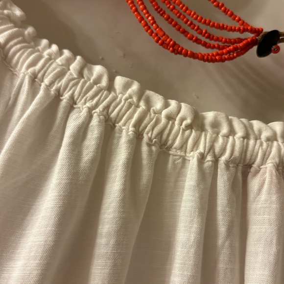 beautiful on or off the shoulder blouse w/appliqué on sleeves - Picture 8 of 10